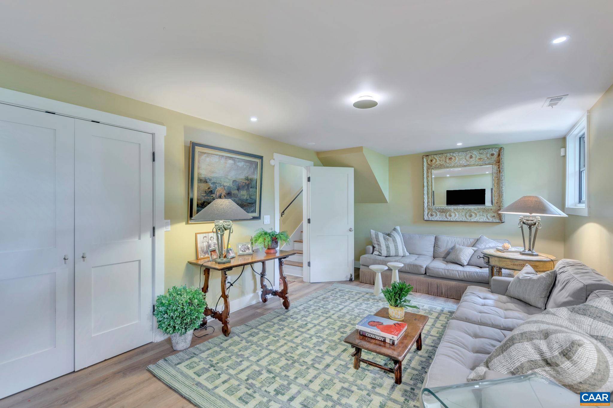100 LAUREL CIR