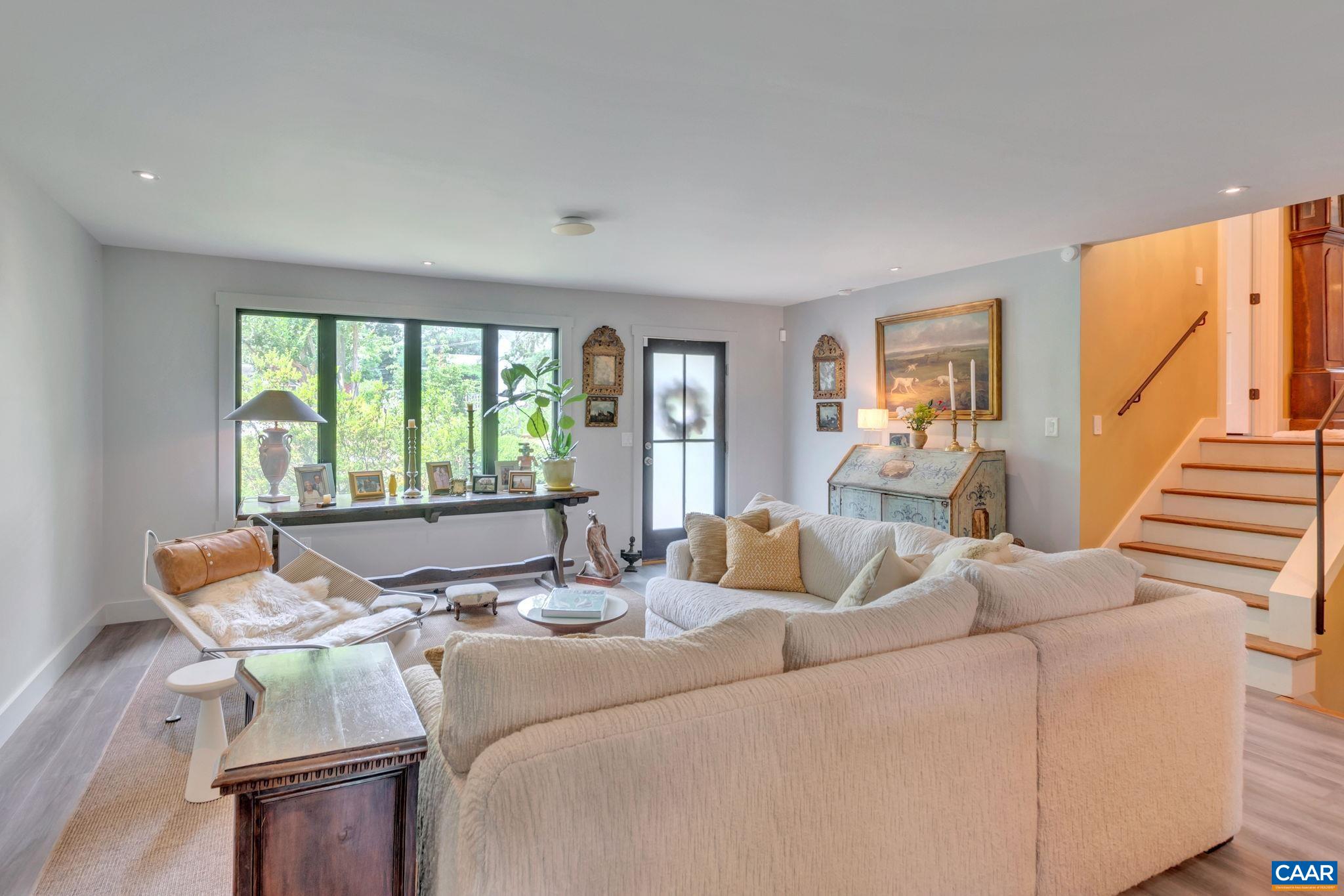 100 LAUREL CIR
