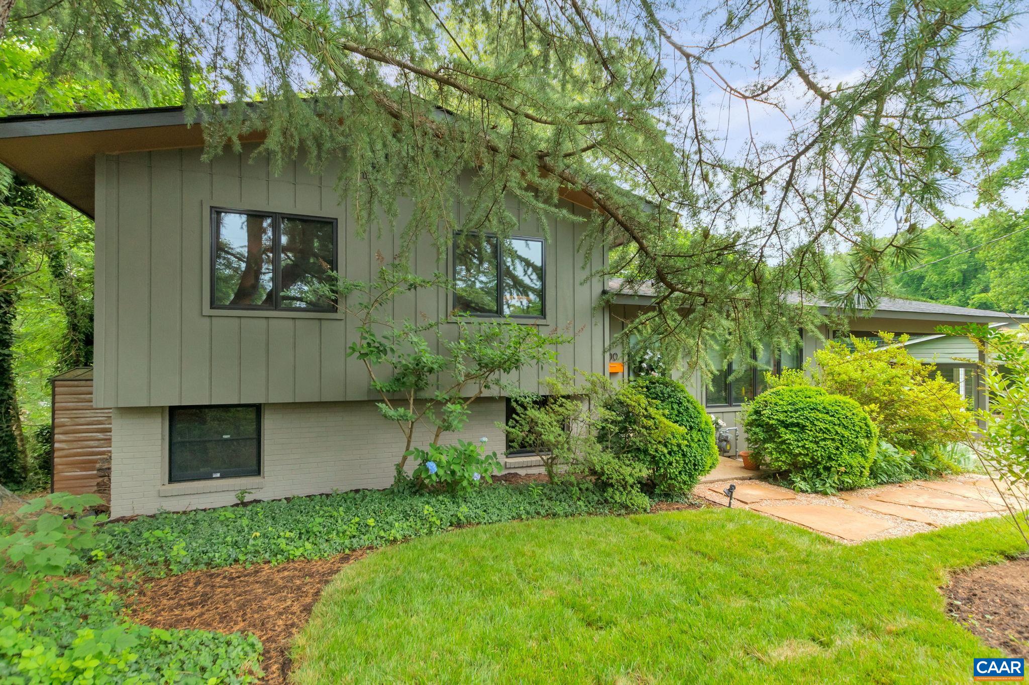 100 LAUREL CIR
