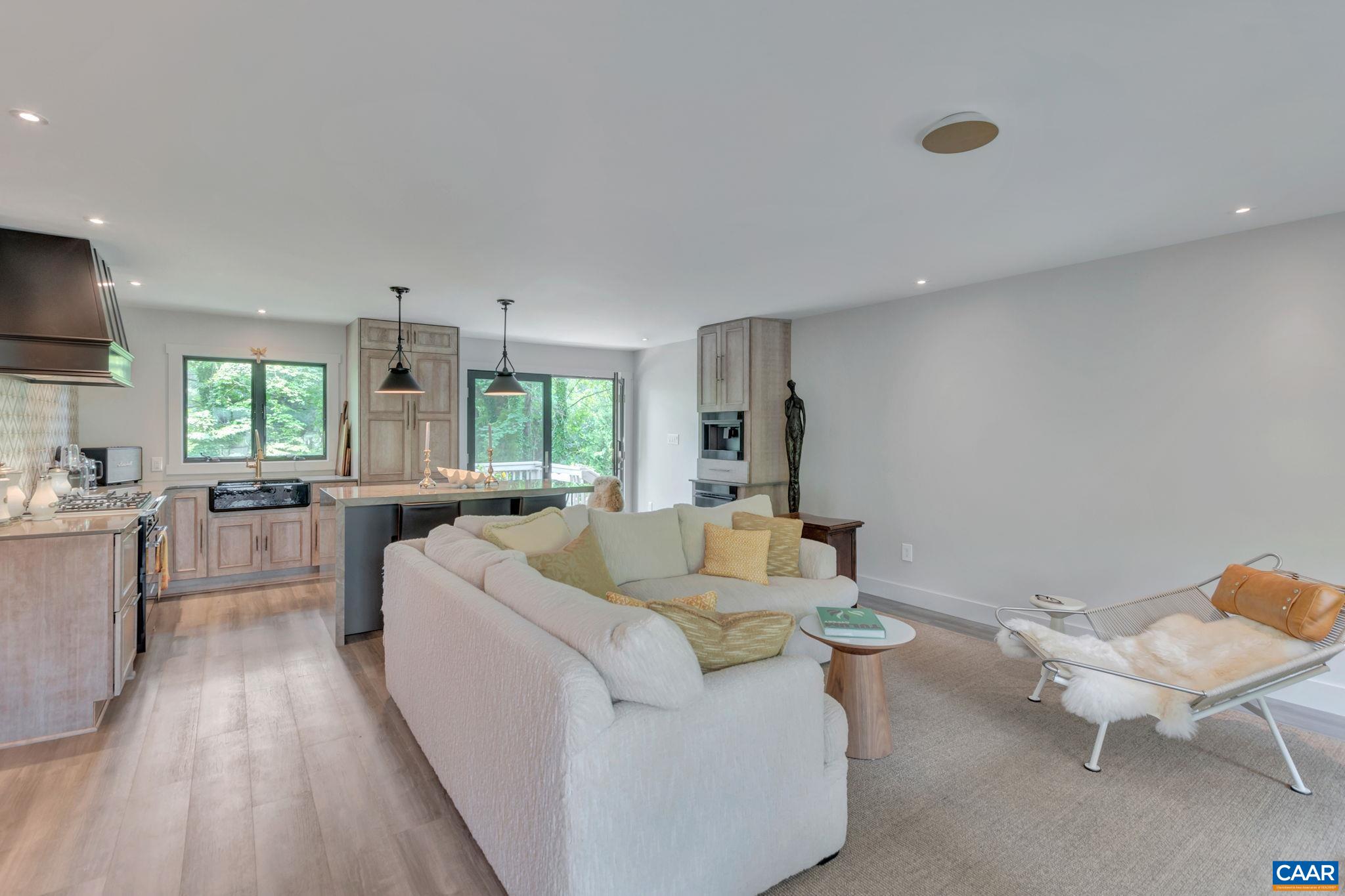 100 LAUREL CIR