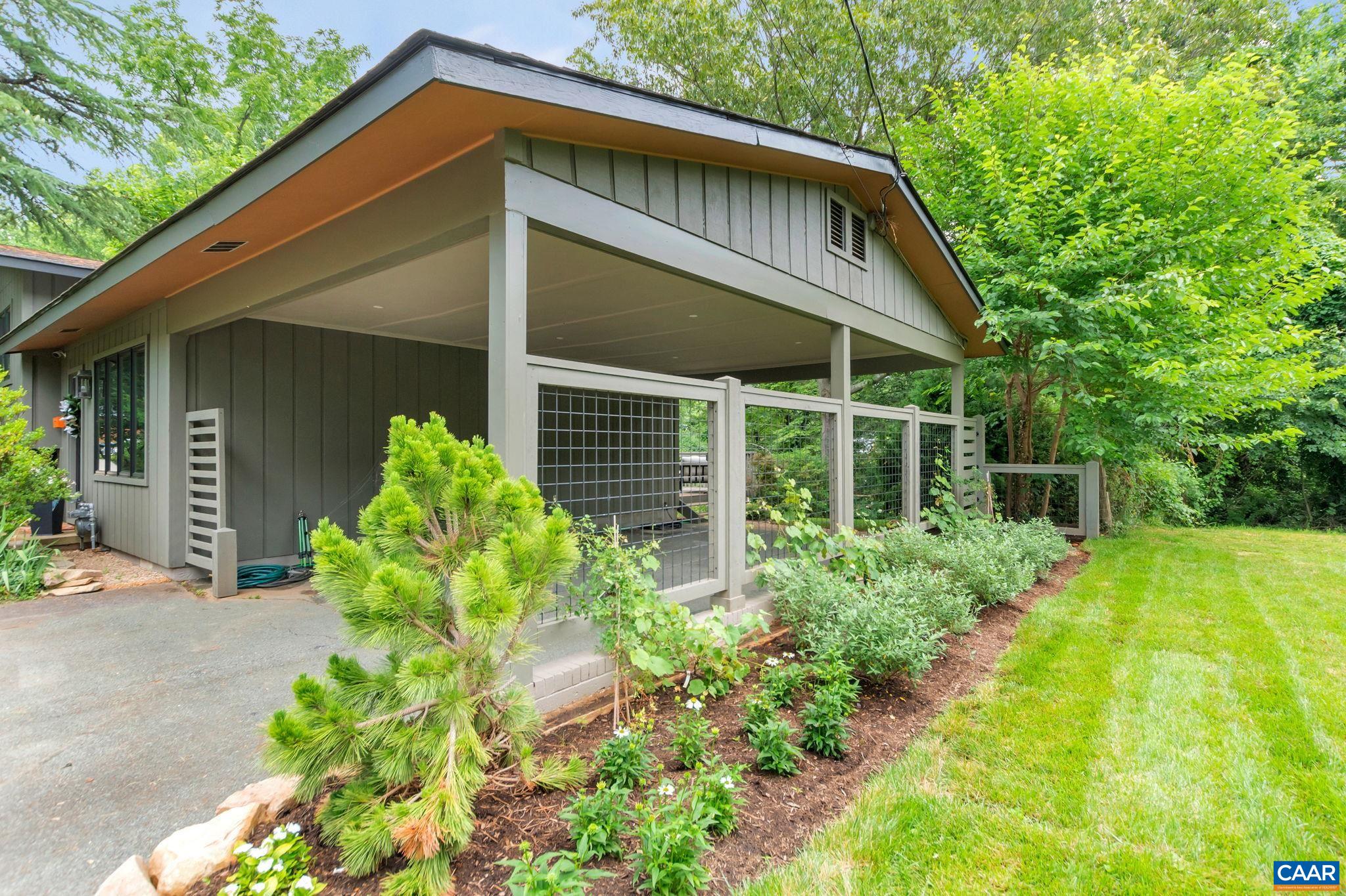 100 LAUREL CIR