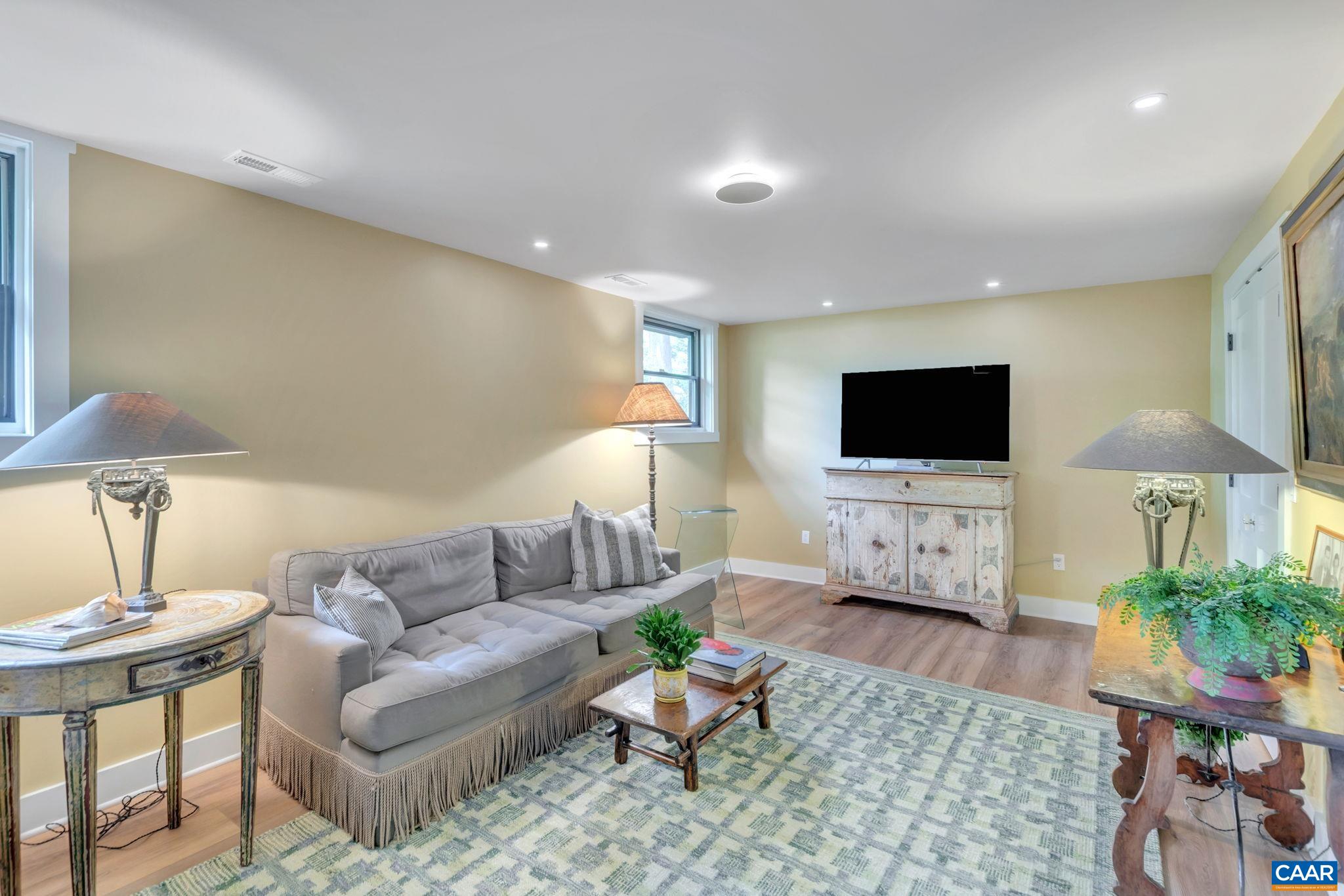 100 LAUREL CIR