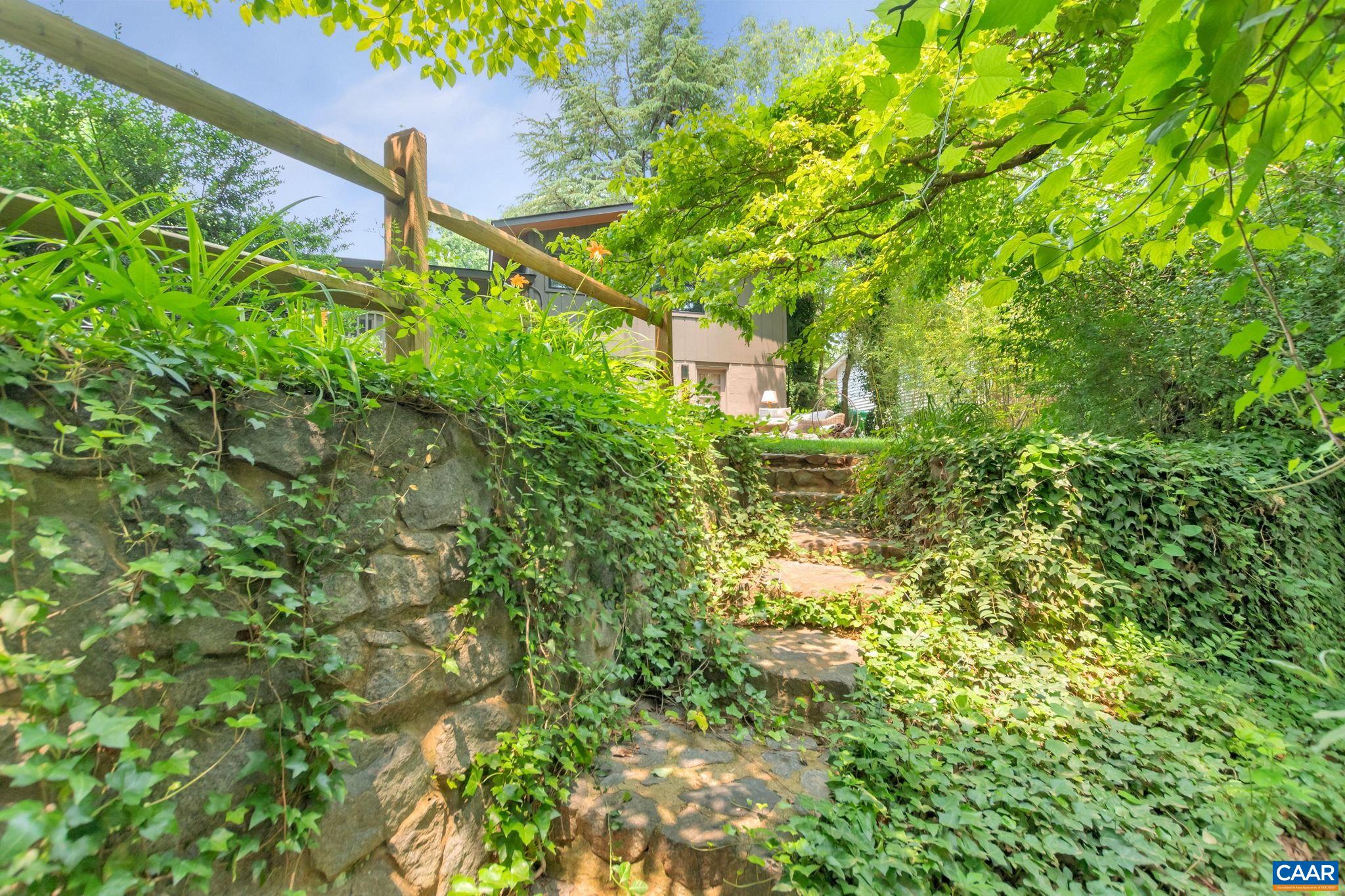 100 LAUREL CIR