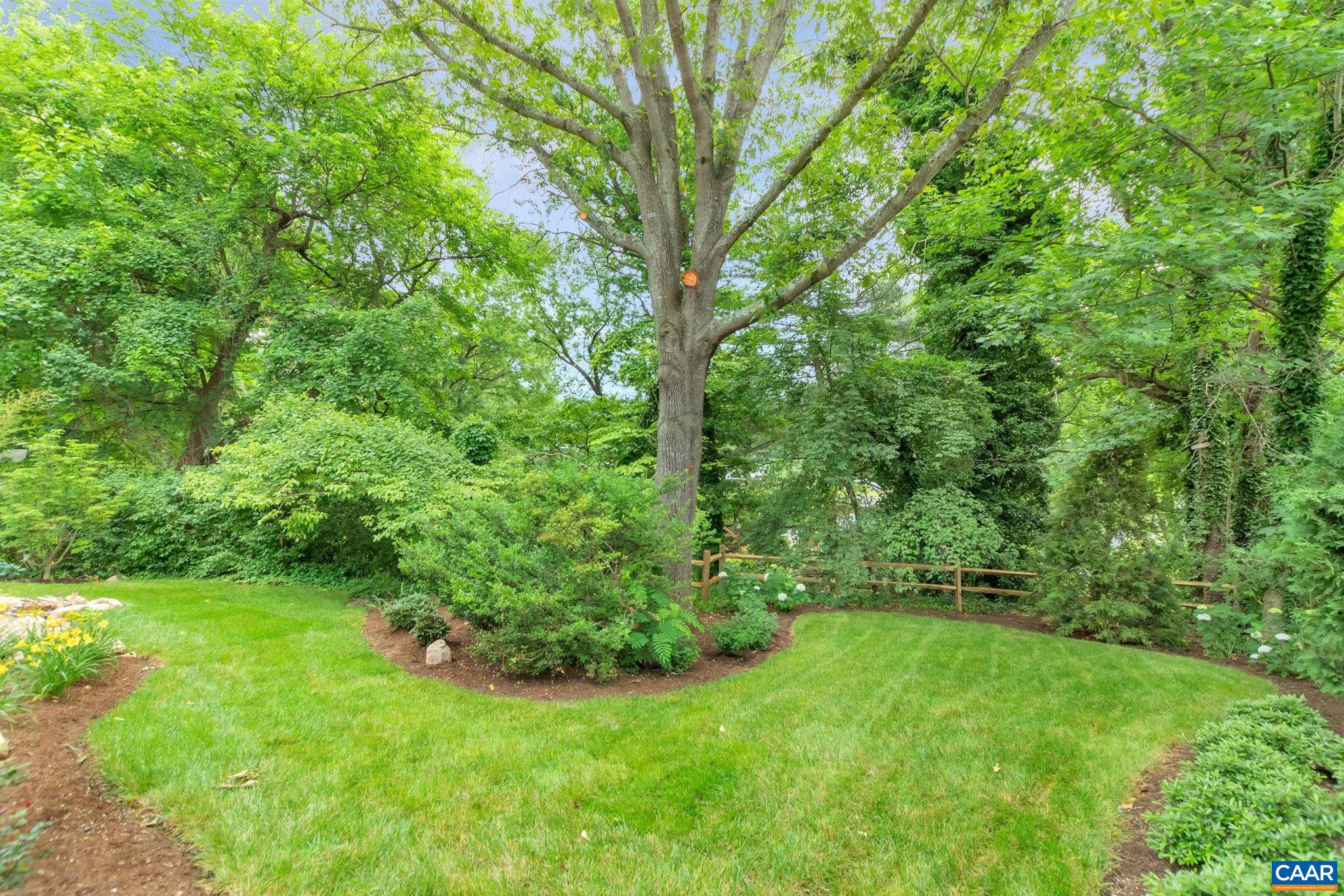 100 LAUREL CIR