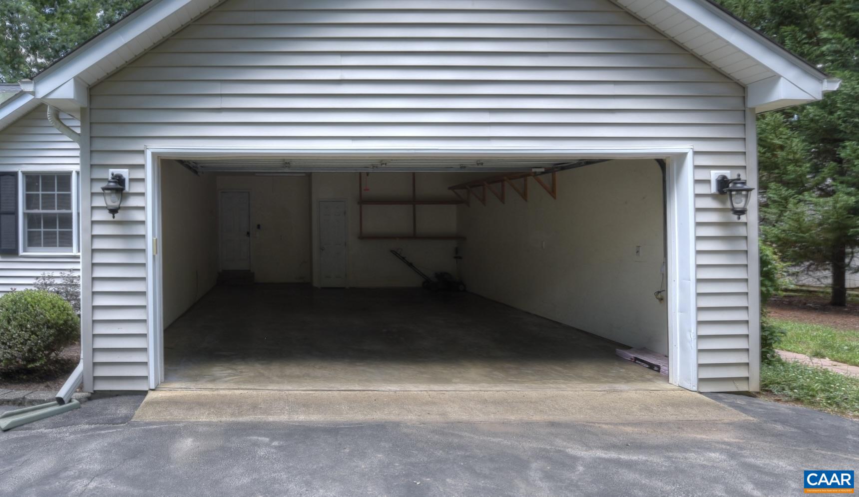 182 JEFFERSON DR