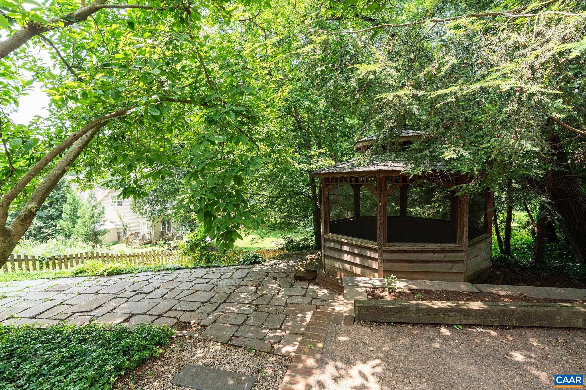 727 LOCUST AVE