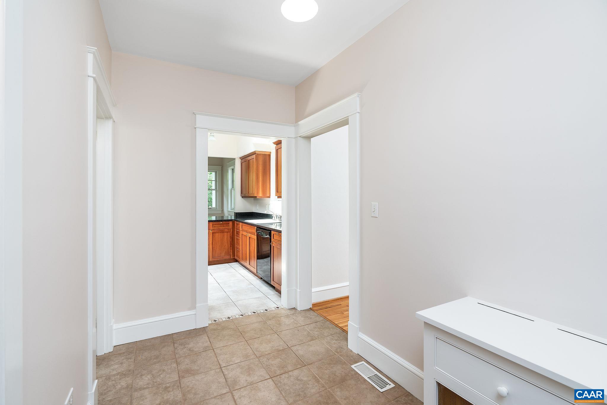 727 LOCUST AVE