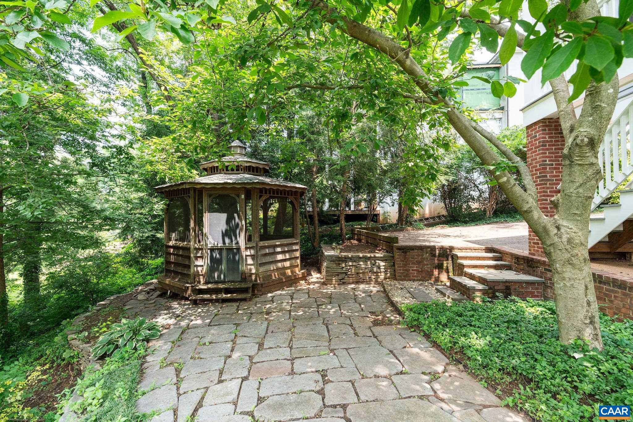 727 LOCUST AVE