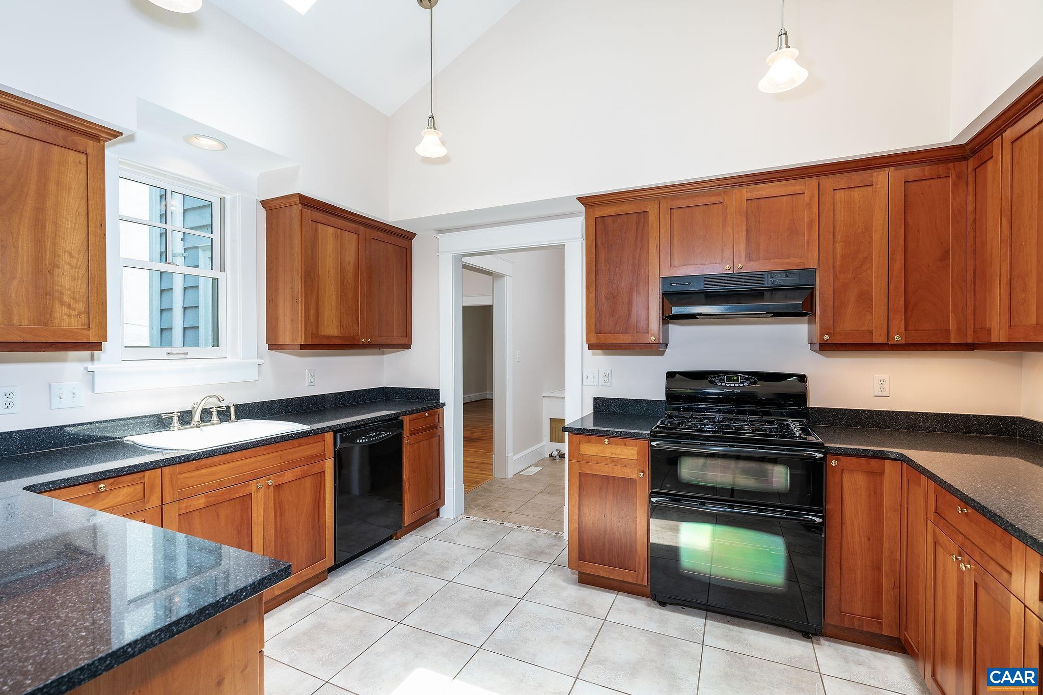 727 LOCUST AVE