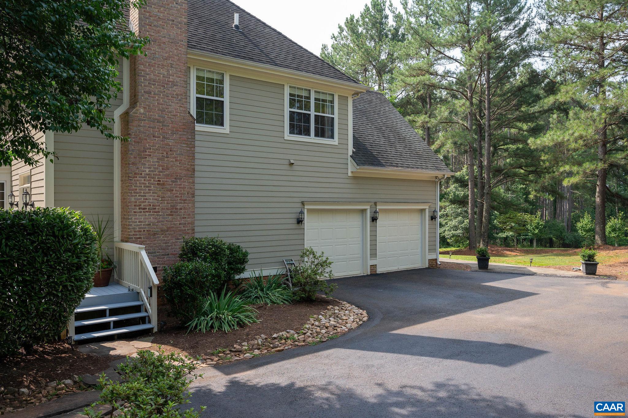 1390 CORKTREE LN