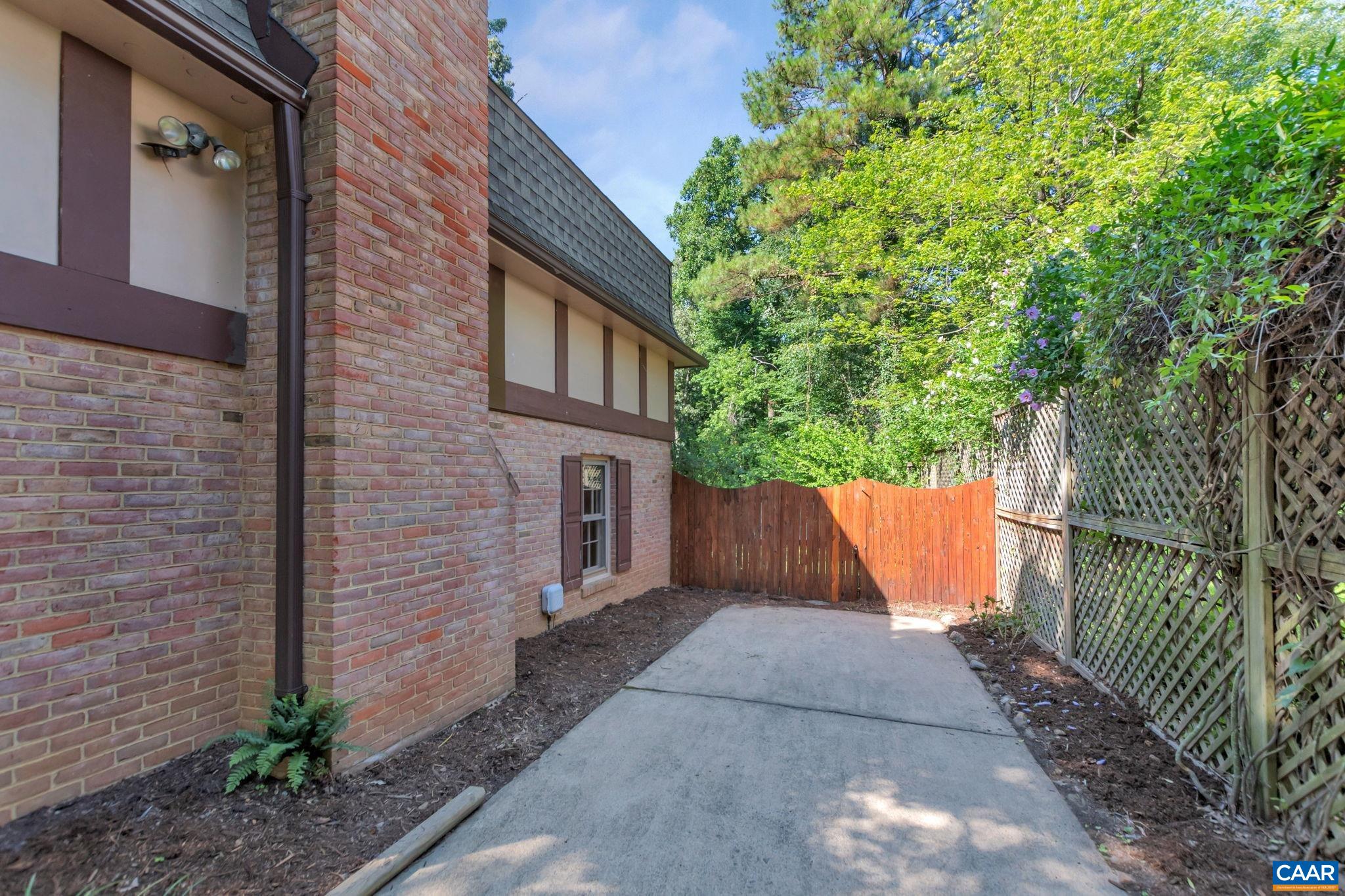 405 WESTMORELAND CT