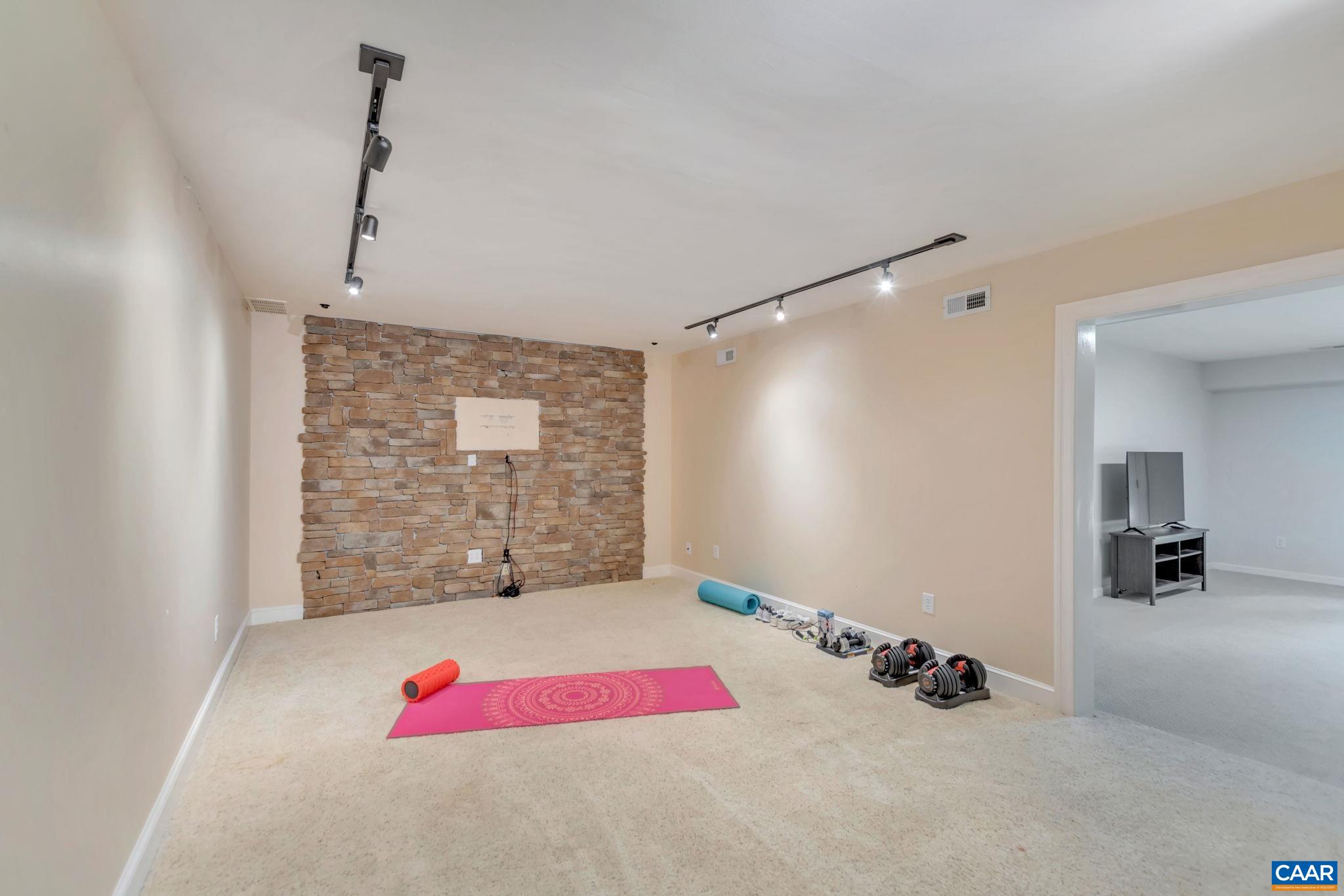 3632 VICTORIA LN