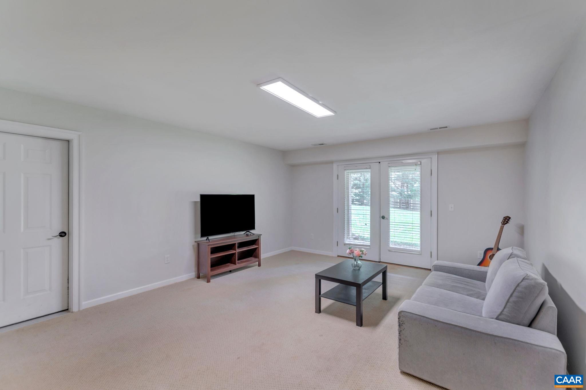 3632 VICTORIA LN