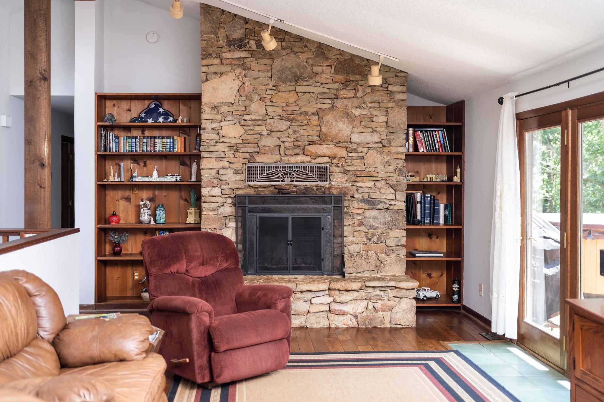 200 HEATHER CREST PL