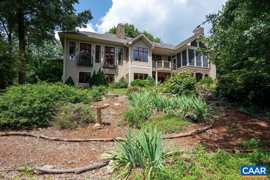 110 HIGH CREST LN