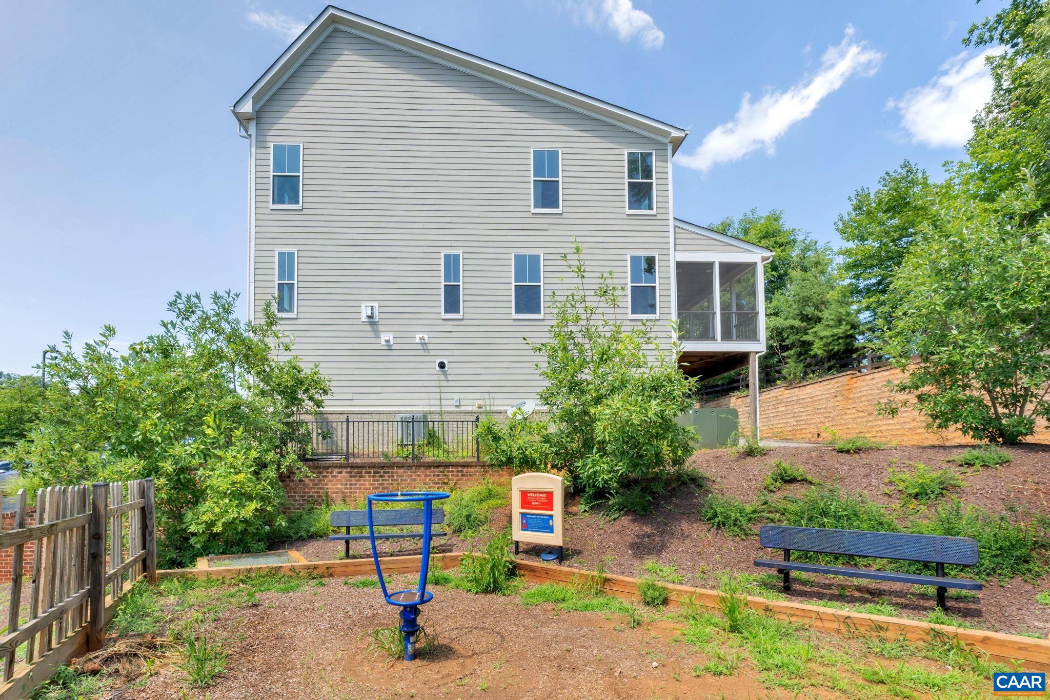 1727 BELVEDERE PL