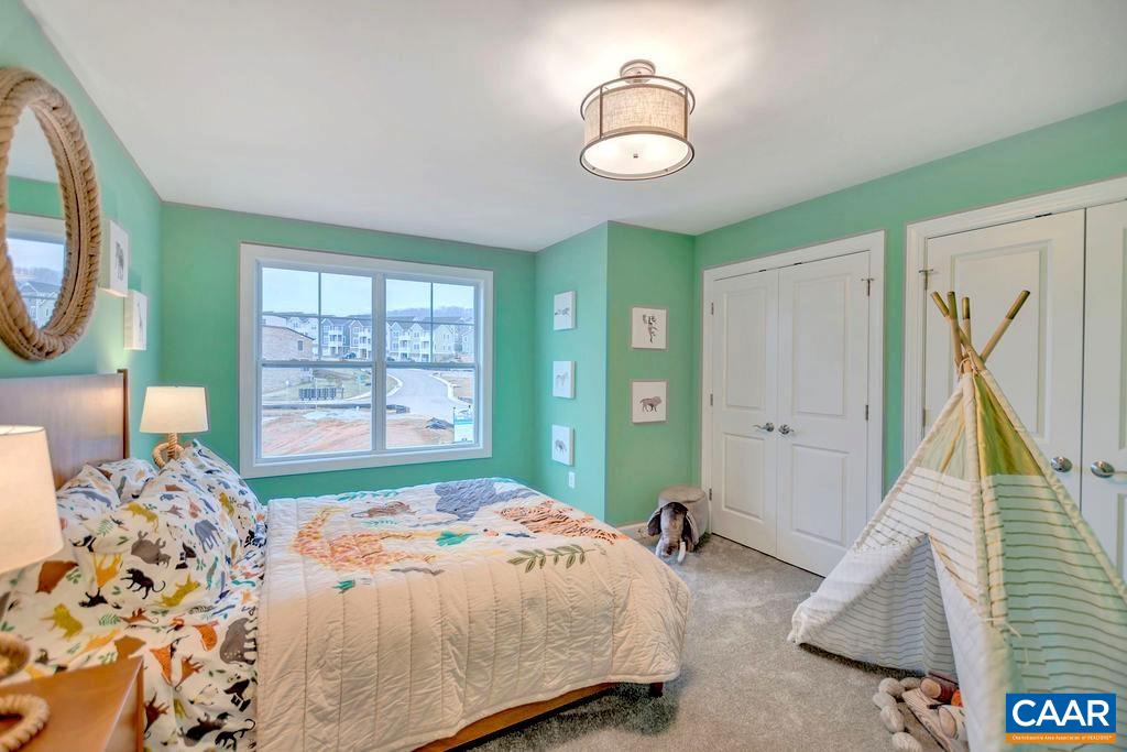 8 PINE SHADOW CT