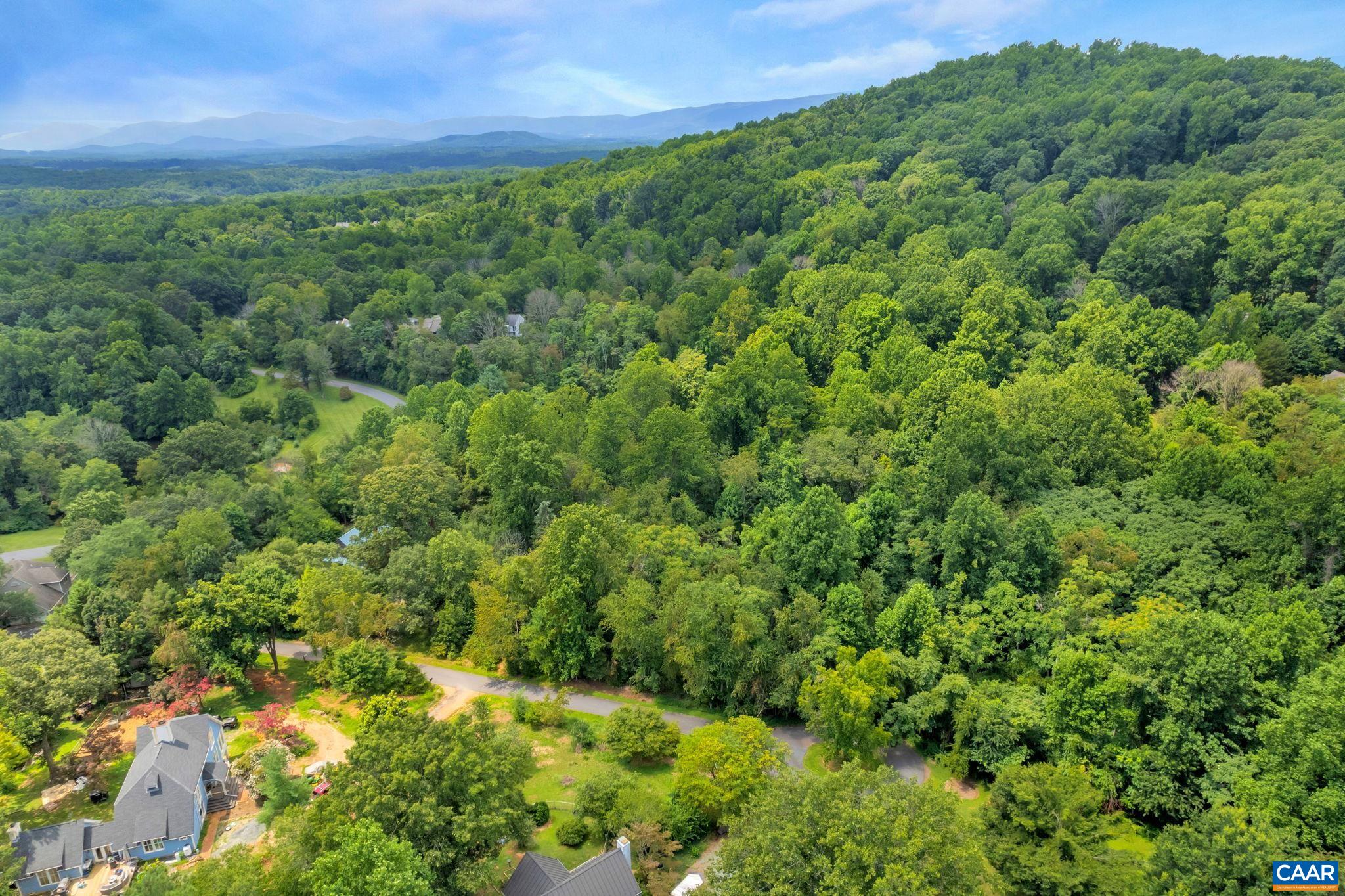 120 APPLE LN