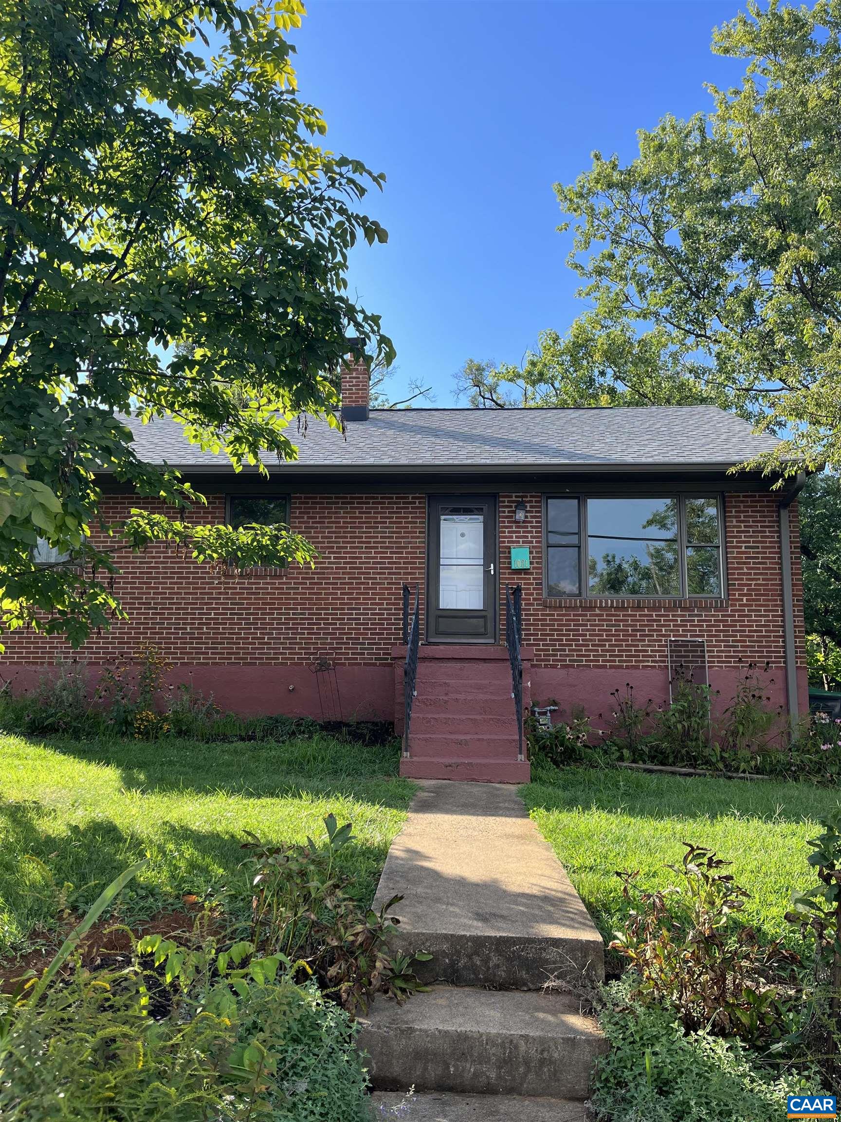 1021 SAINT CLAIR AVE