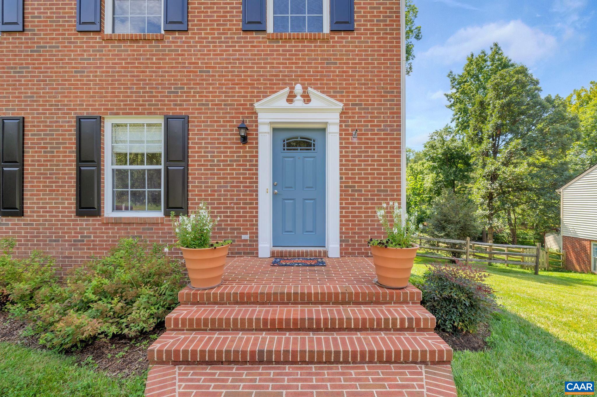 2025 LOCKE LN