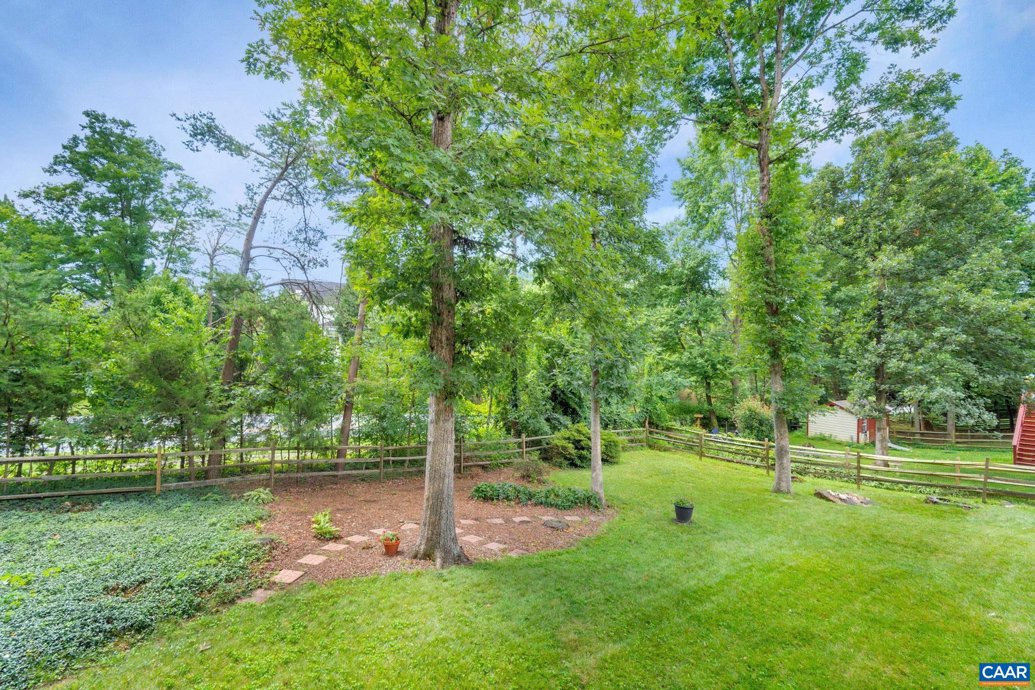 2025 LOCKE LN