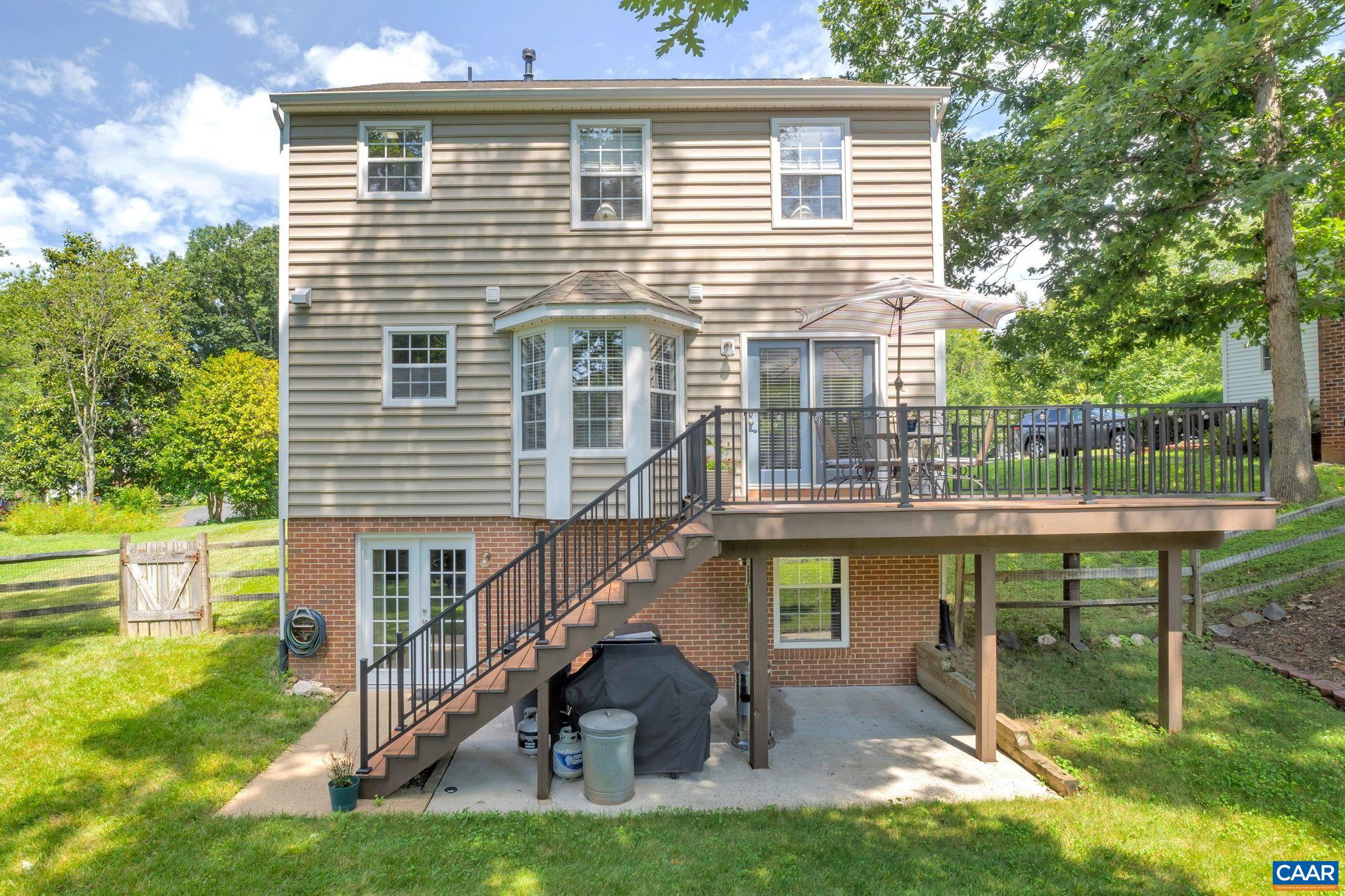 2025 LOCKE LN