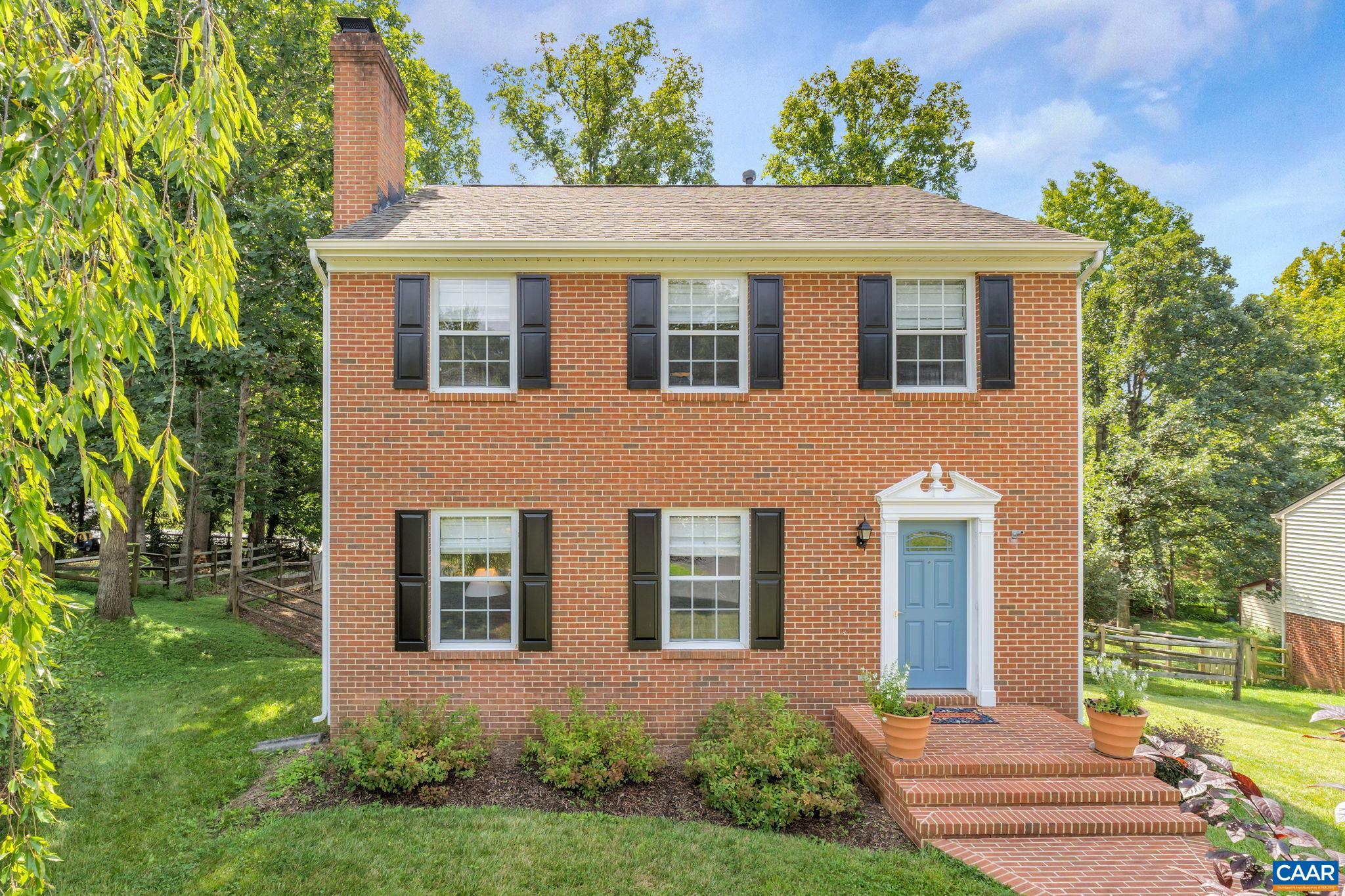 2025 LOCKE LN
