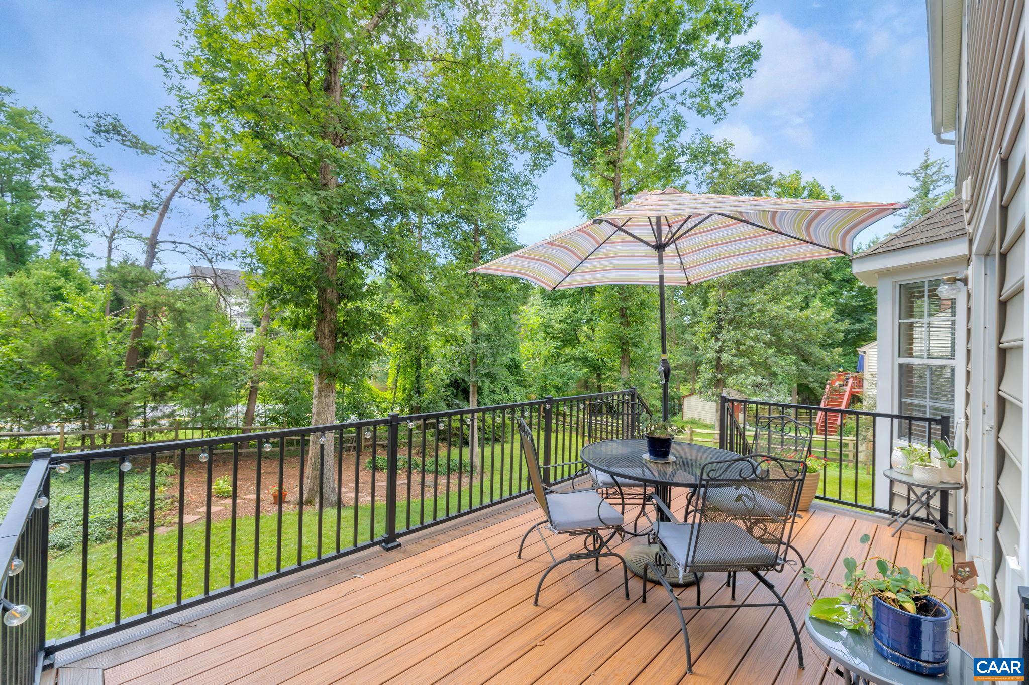 2025 LOCKE LN