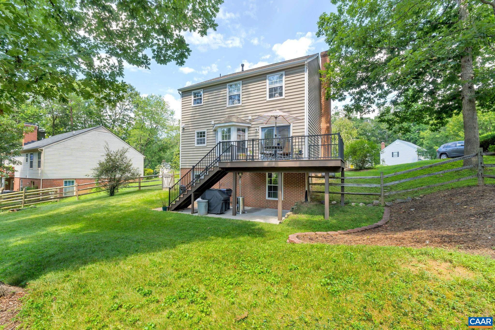 2025 LOCKE LN