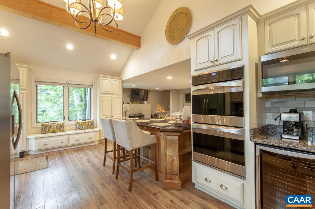 106 OAK LN