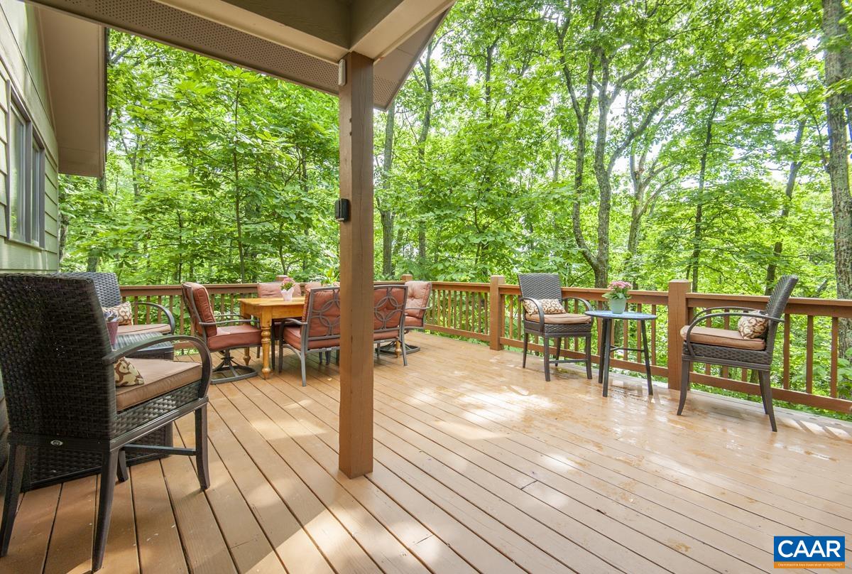 106 OAK LN