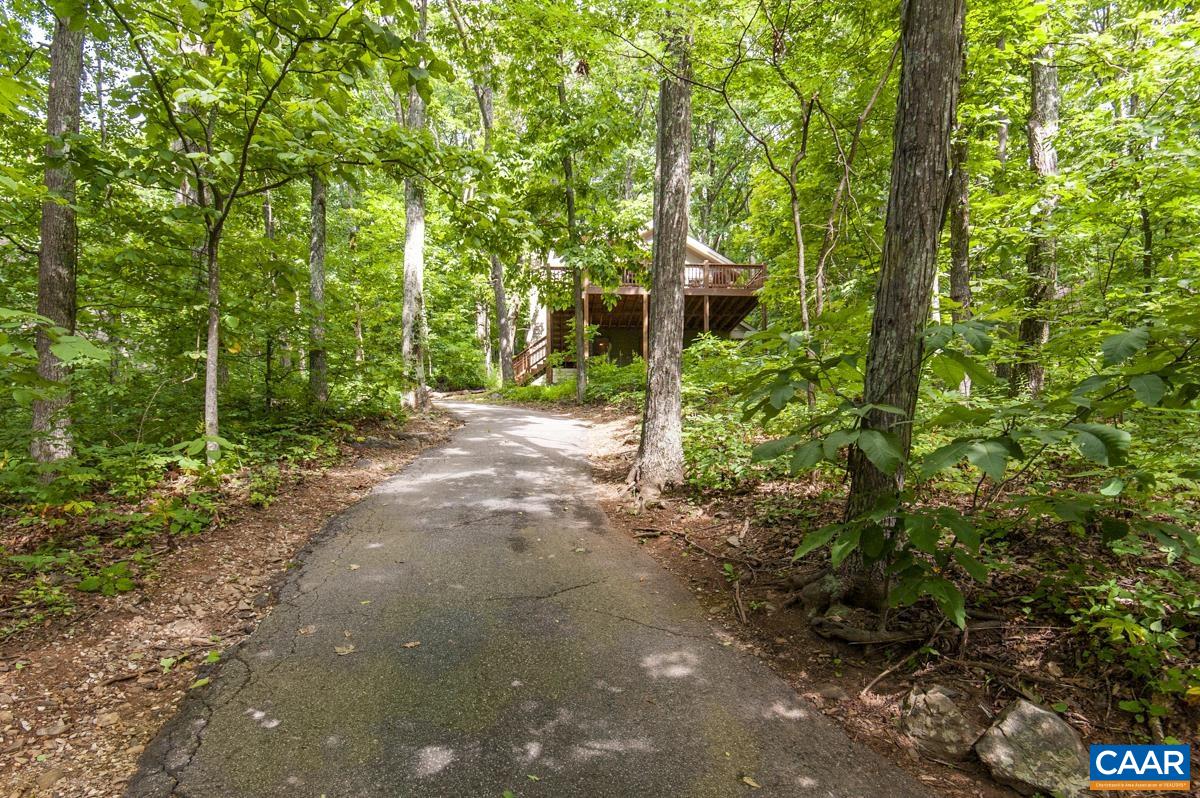 106 OAK LN