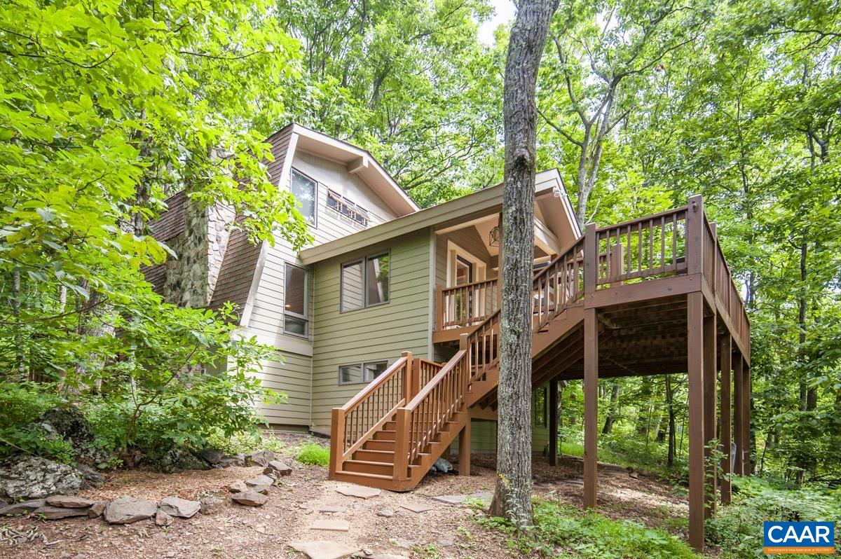106 OAK LN