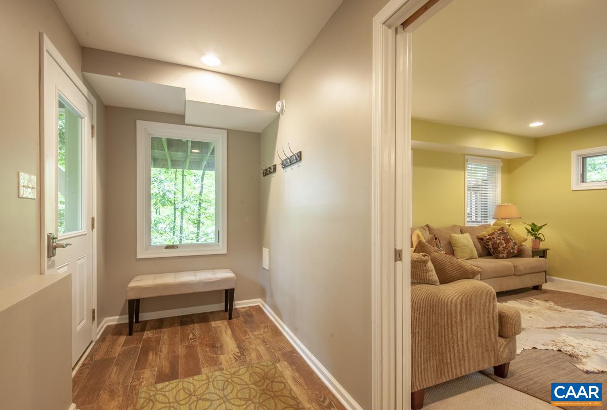 106 OAK LN
