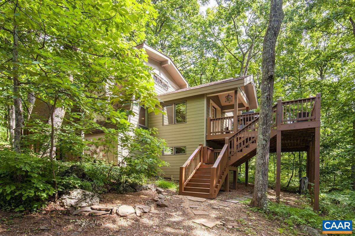 106 OAK LN