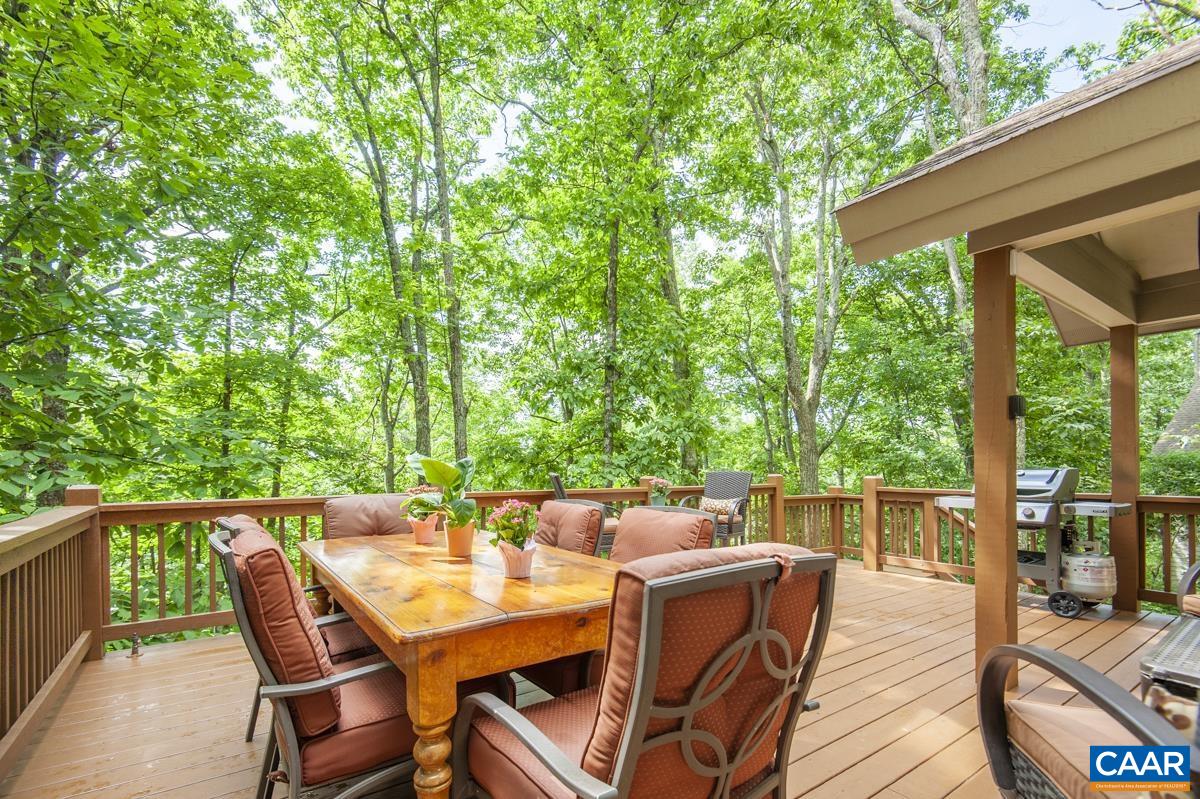 106 OAK LN
