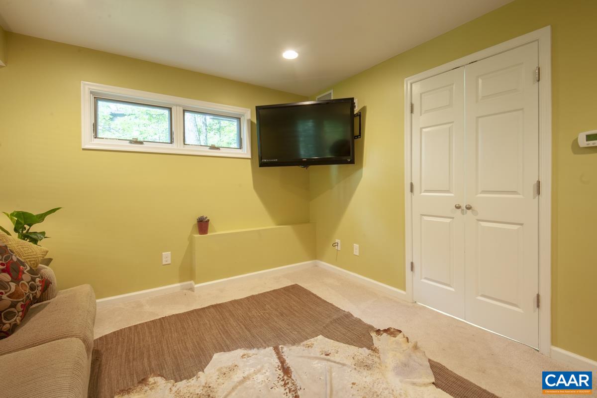 106 OAK LN