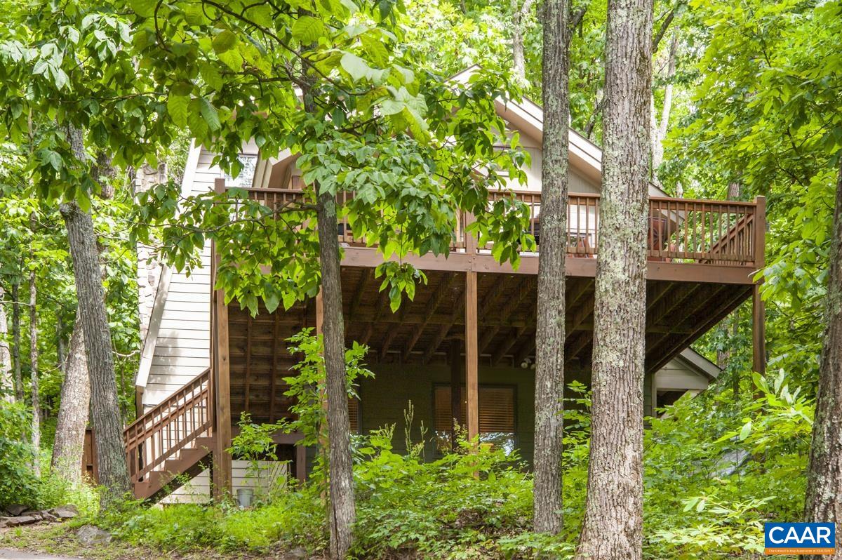106 OAK LN