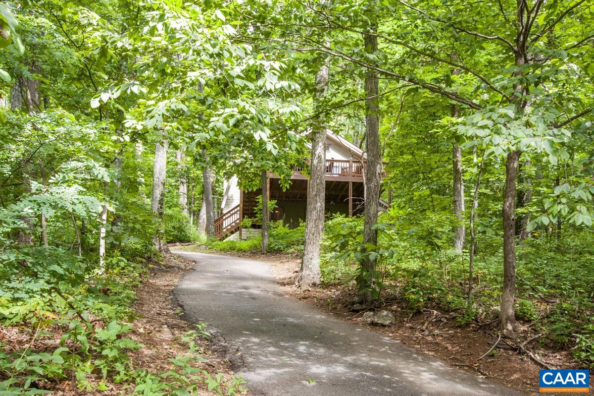 106 OAK LN