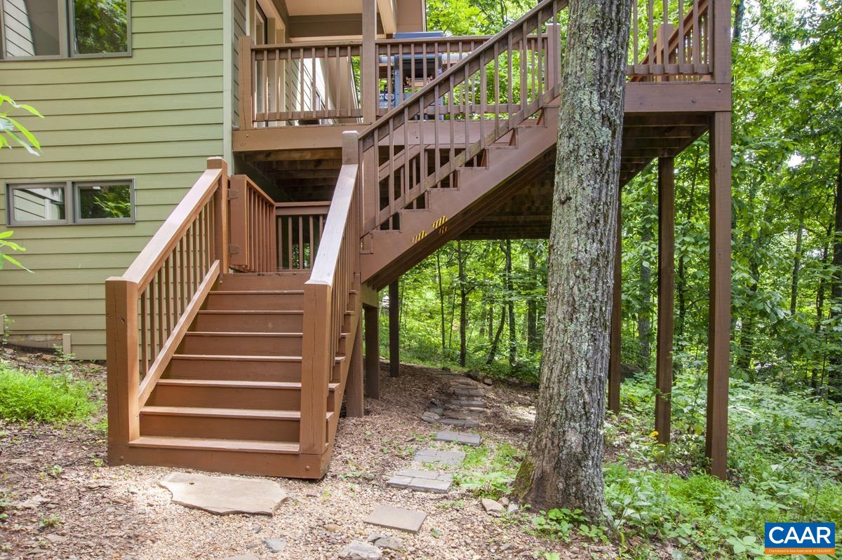 106 OAK LN