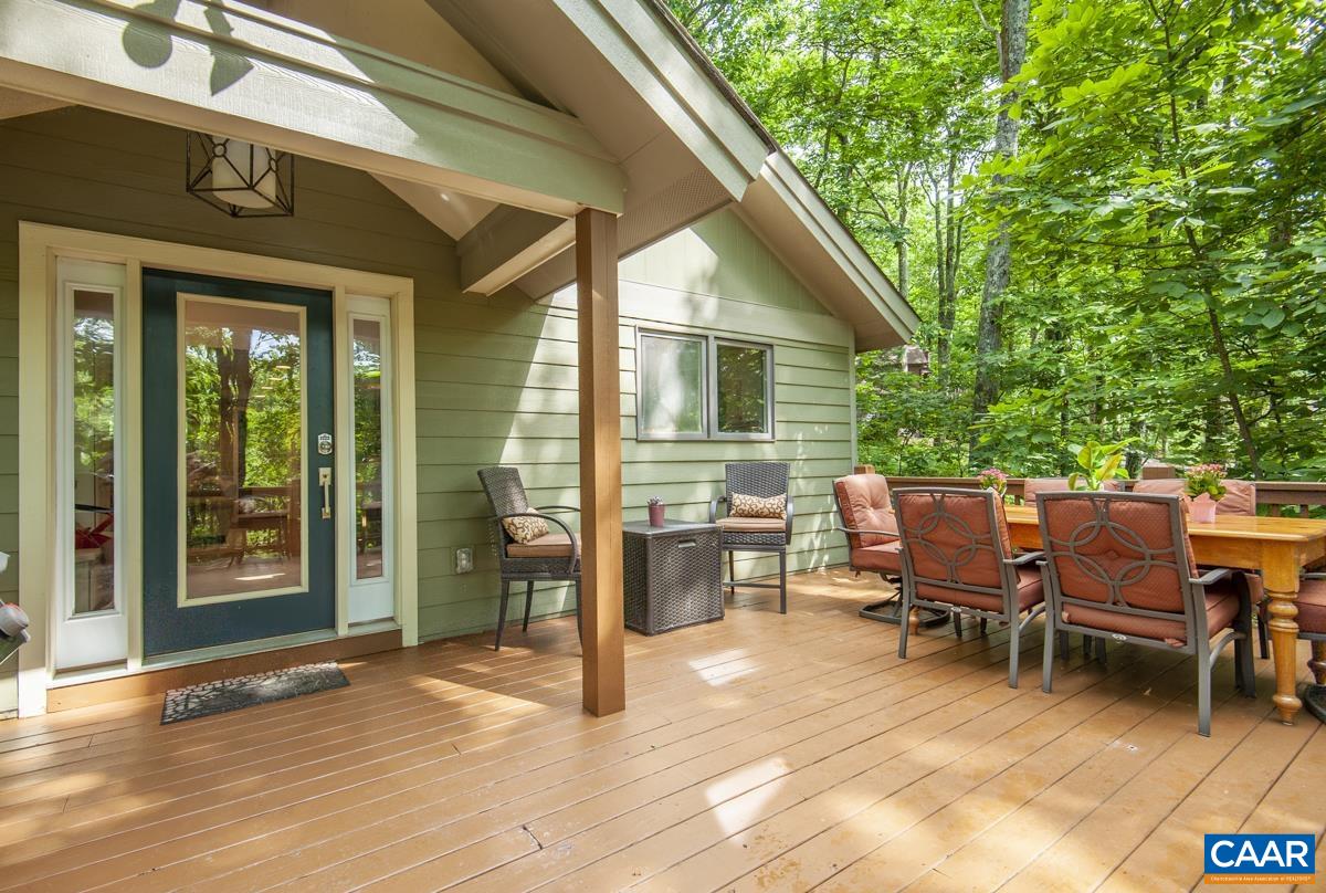 106 OAK LN