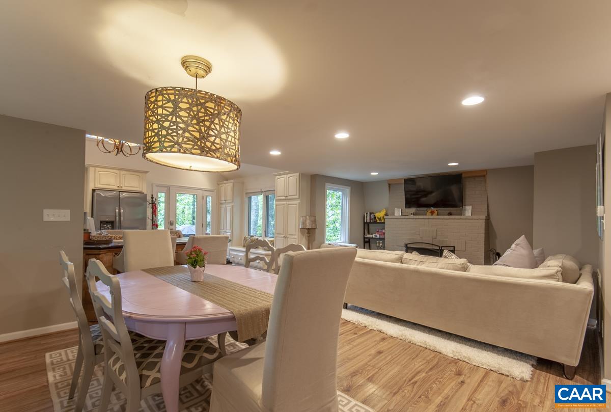 106 OAK LN