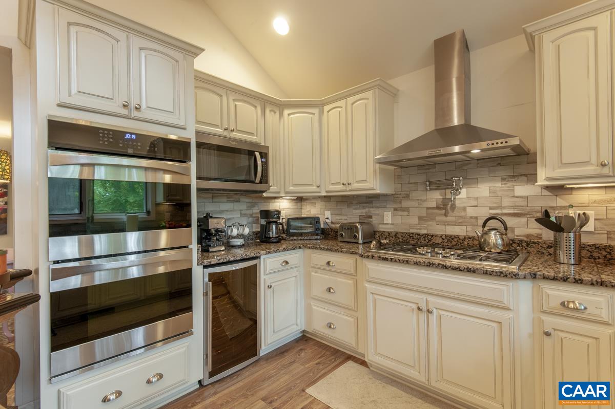 106 OAK LN