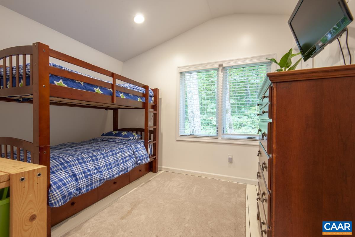 106 OAK LN