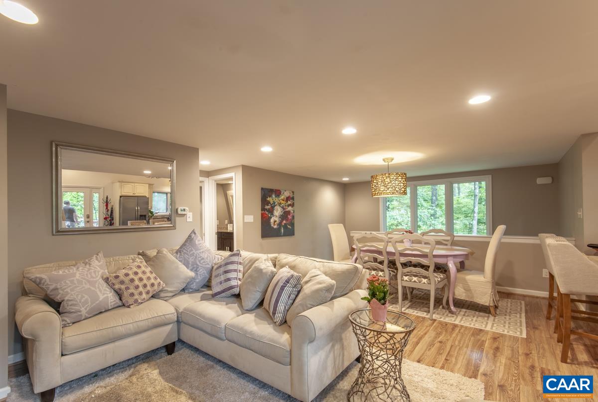 106 OAK LN
