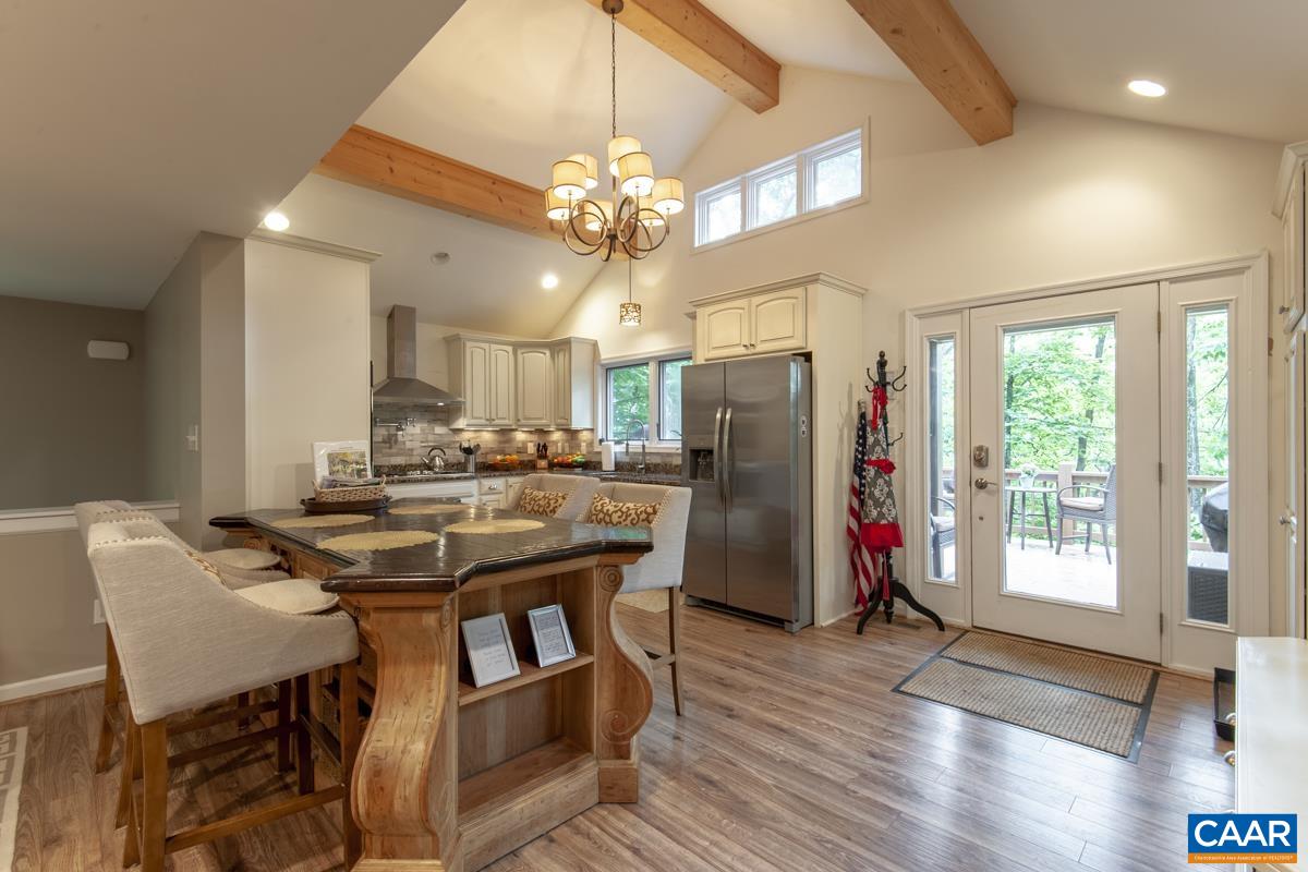 106 OAK LN