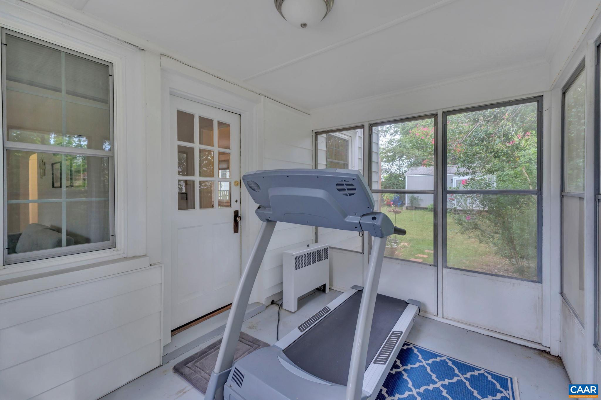 1215 CHERRY AVE
