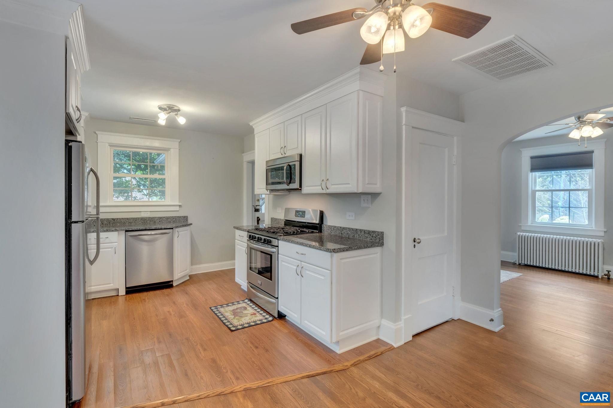 1215 CHERRY AVE