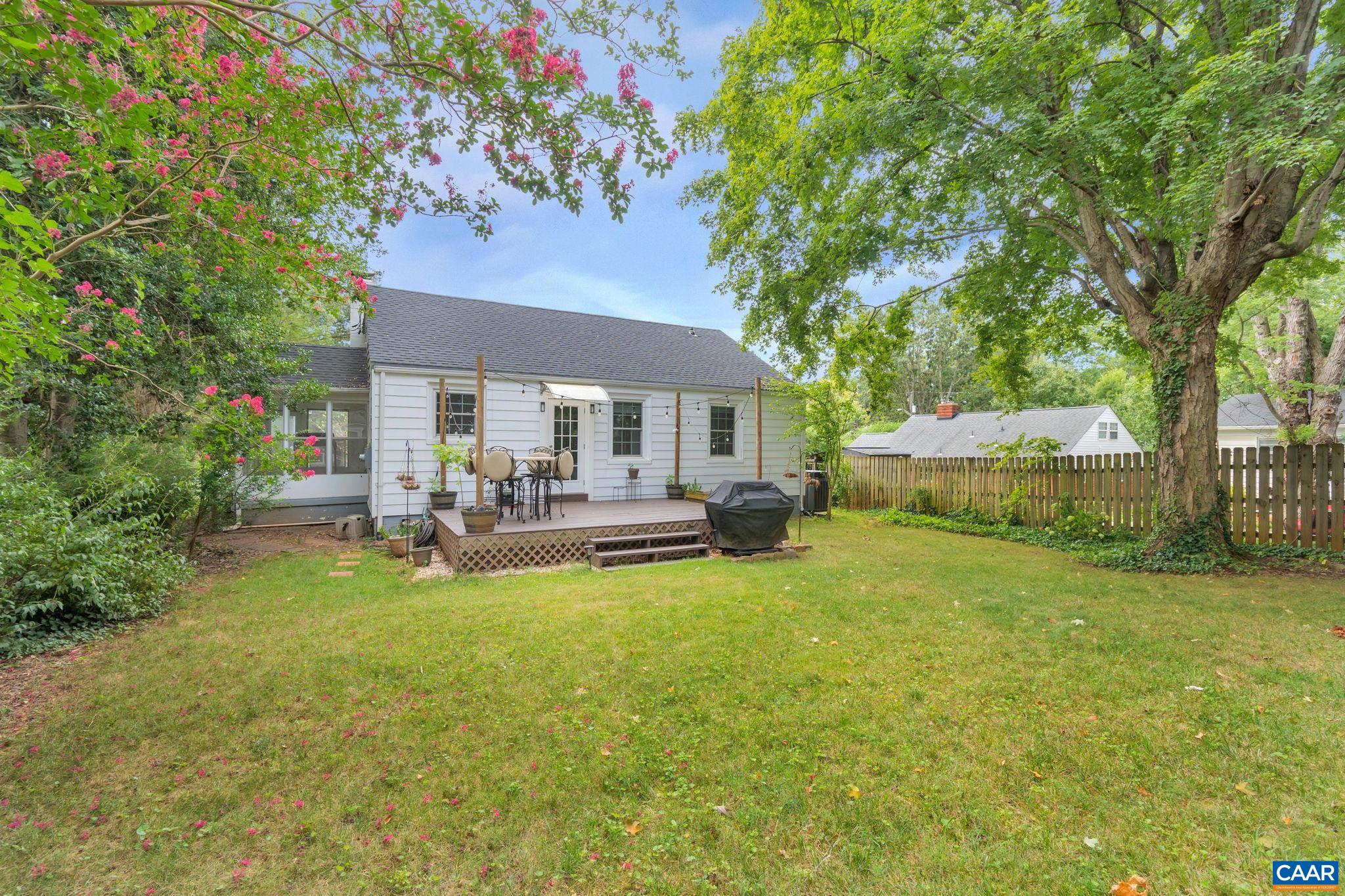 1215 CHERRY AVE