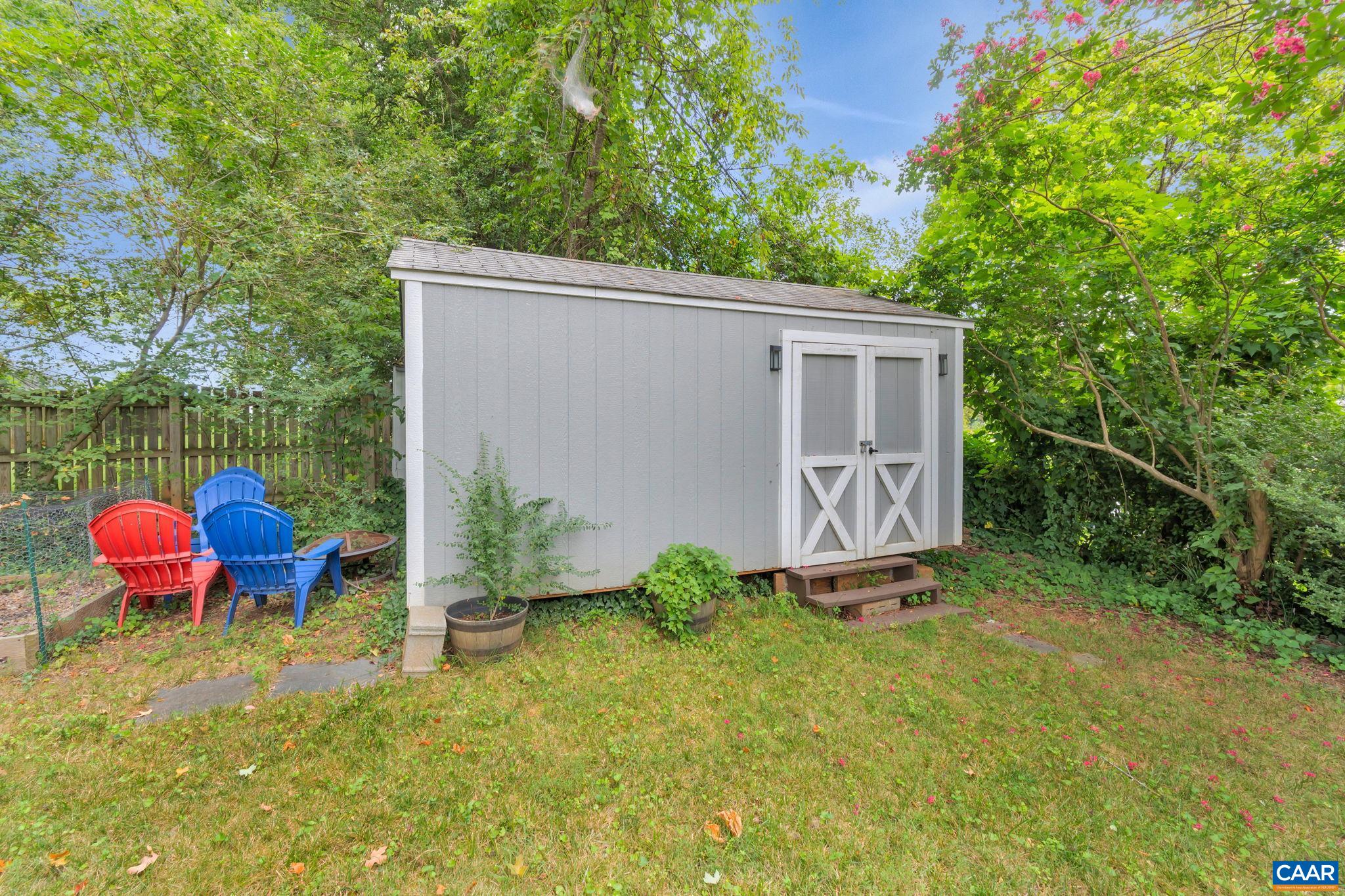 1215 CHERRY AVE